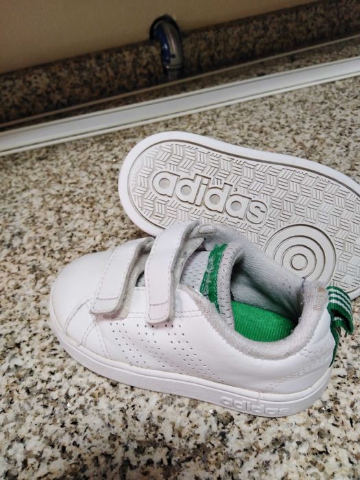 Sapatilhas Adidas brancas, para menino