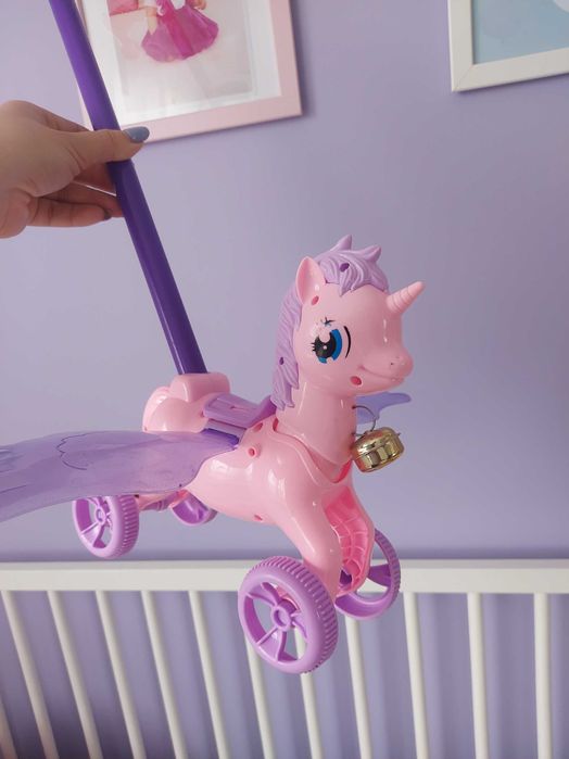 Pchacz piekna zabawka nauka chodzenia