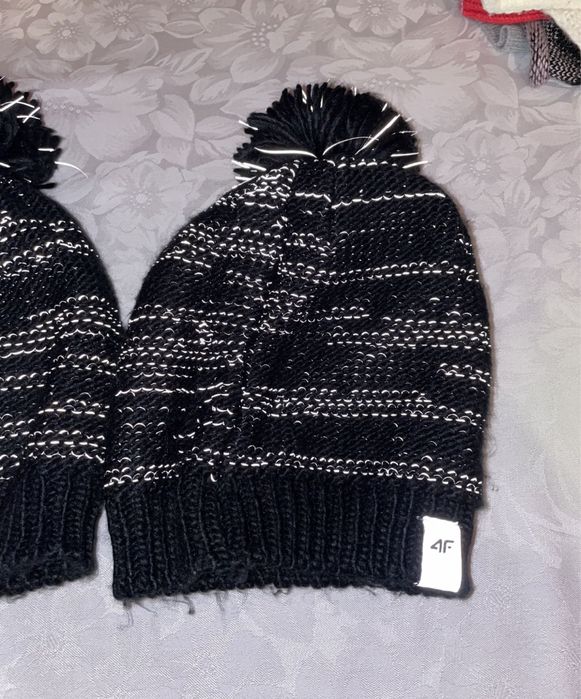 Czapki 4f z pomponem z odblaskiem