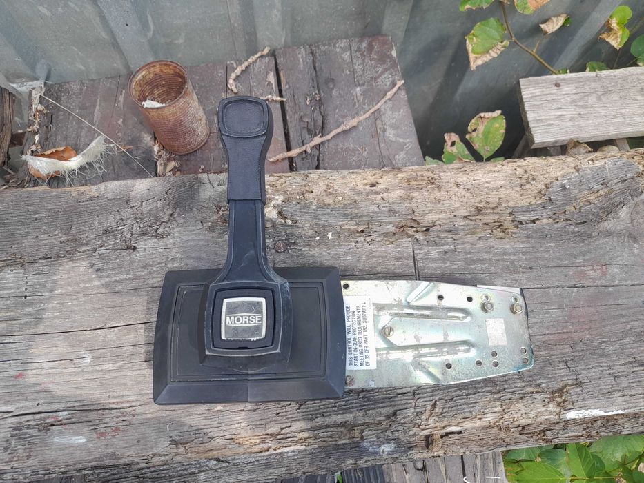 Manetka boczna do silnika stacjonarnego