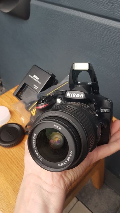 Продам Nikon D3200+ 18-55VR.