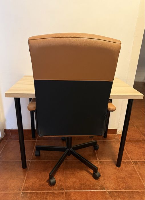 Mesa de Escritório + Cadeira Giratória em Excelente Estado