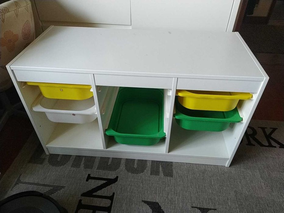 Móvel Branco IKEA TROFAST para quarto de criança – com 6 caixas