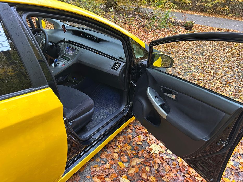Toyota Prius 30