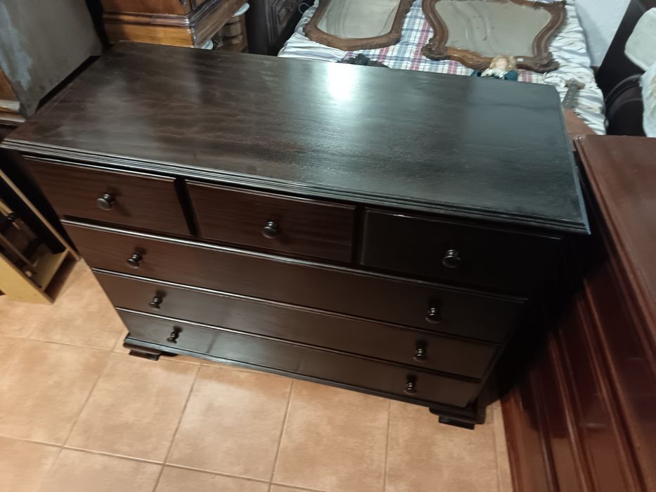 Cómoda com duas mesas cabeceira