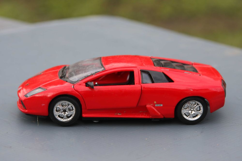 Моделька машини Bburago Lamborghini Murciélago у масштабі 1:24.