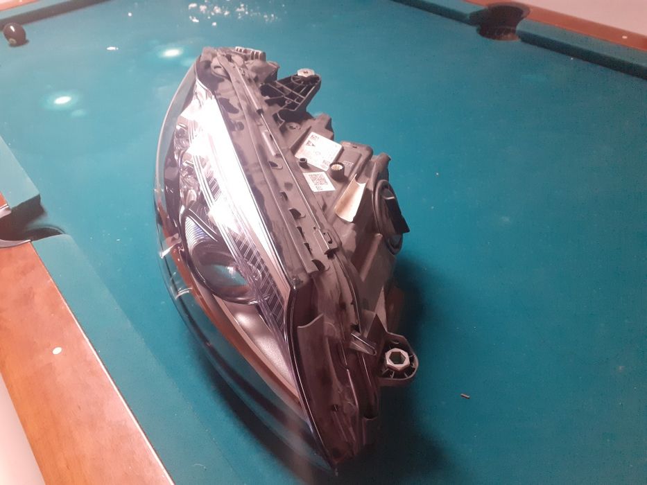 Farol Mercedes-Benz
