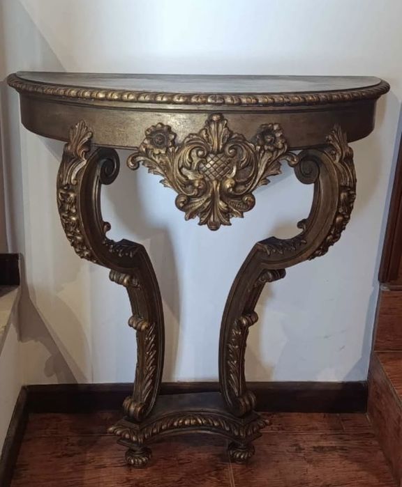 Mesa de Consola em Madeira Entalhada – Estilo Clássico