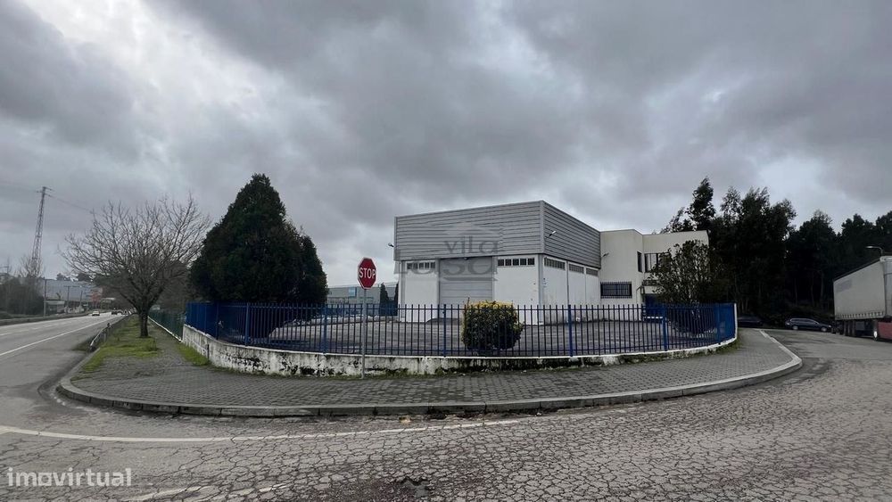 Edifício armazém e escritórios em Avintes V.N. de Gaia.