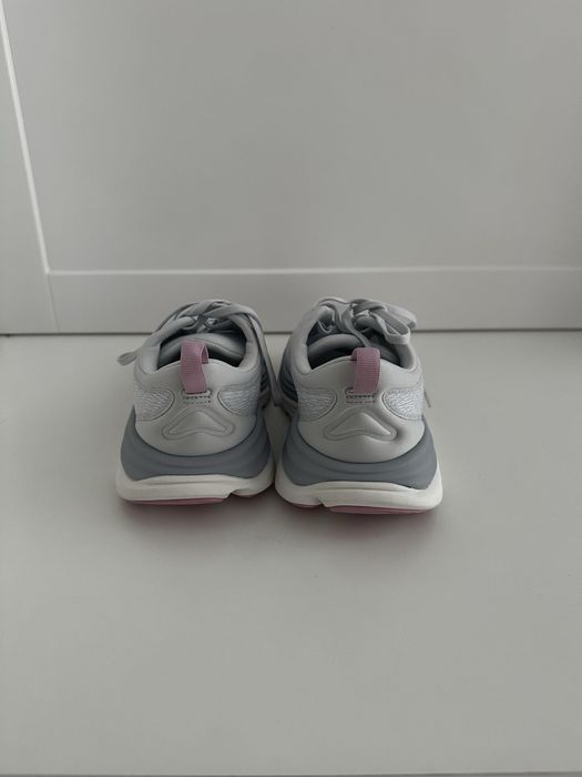 Продам кросівки Hoka