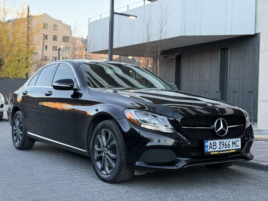 Mercedes Benz C 300 (4MATIC)  в гарному стані
