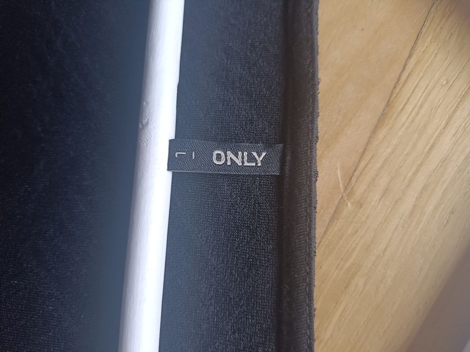 Czarna obcisła sukienka Only L