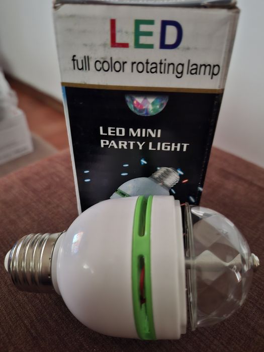 Lampada com luzes rotatória Nova