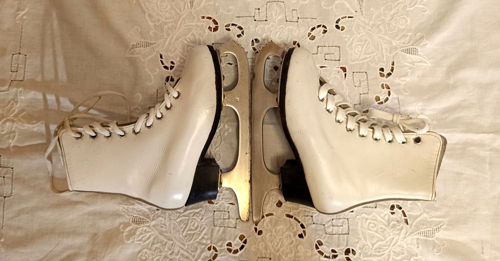 Коньки - 2 пари шкіра натуральна