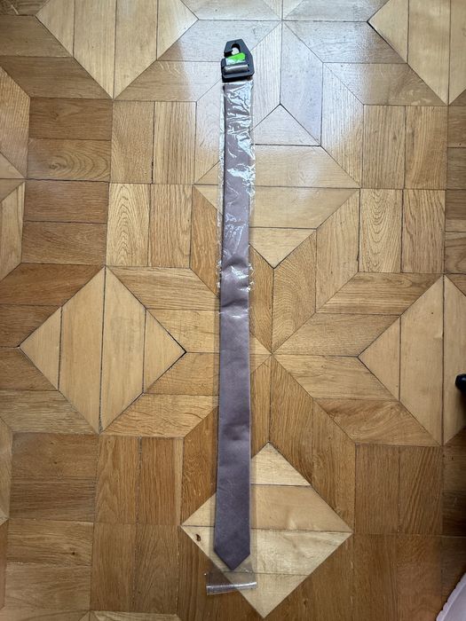 Beżowy wąski krawat, nowy