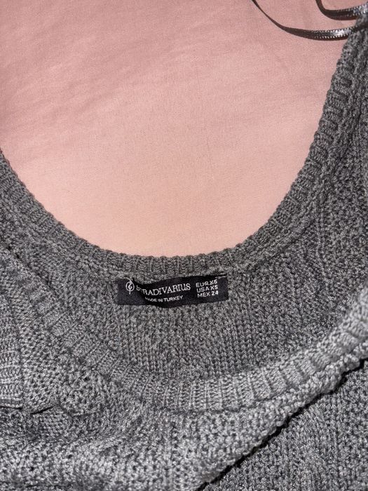 Top cinzento de tricot