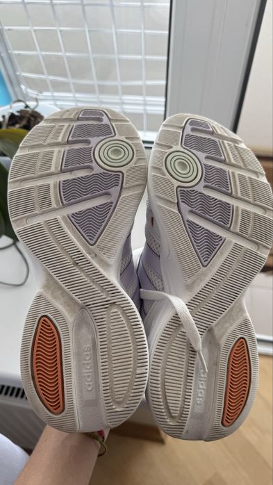 Продам кросівки adidas