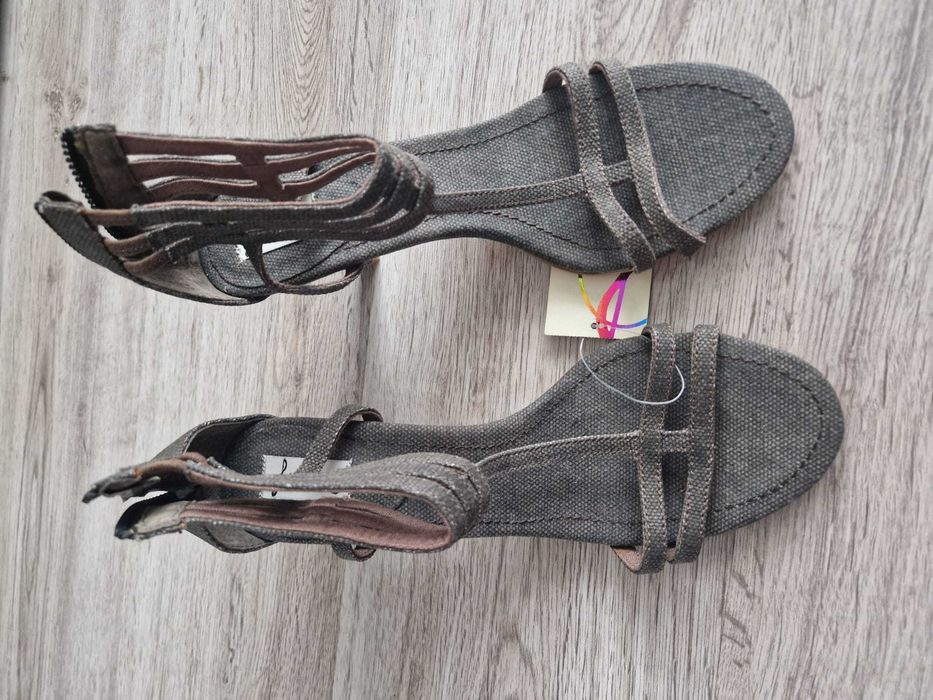 Nowe sandały marki Stradivarius rozm 39