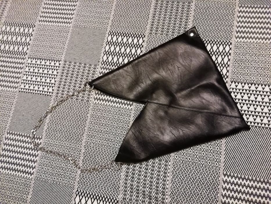 Mala - Carteira preta com alça em metal