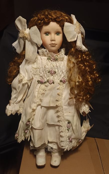 Boneca  porcelana antiga e linda