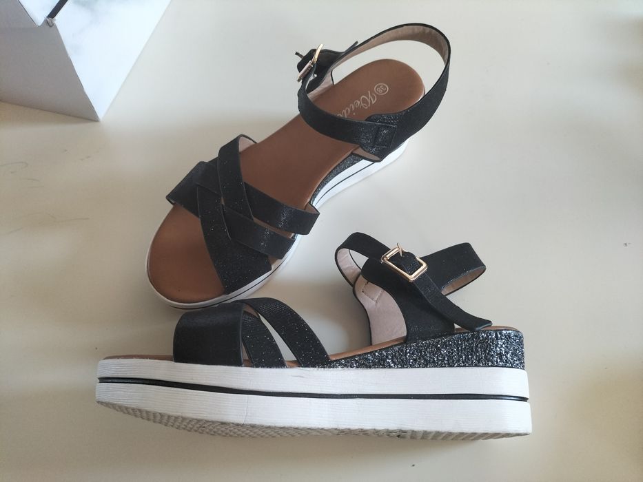 Sandały na koturnie 38