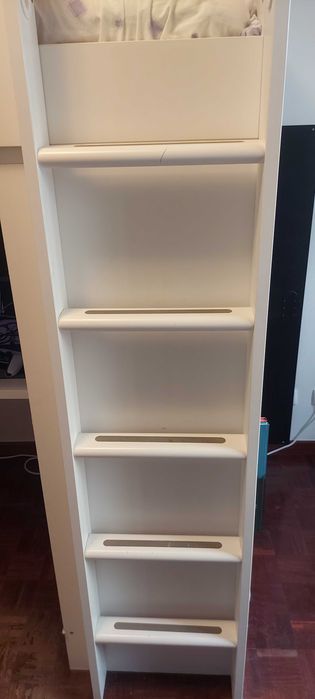 Quarto ikea smastad com secretaria, roupeiro e colchao