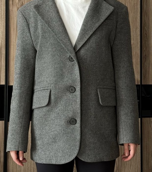 Сіре базове пальто-жакет від українського бренду