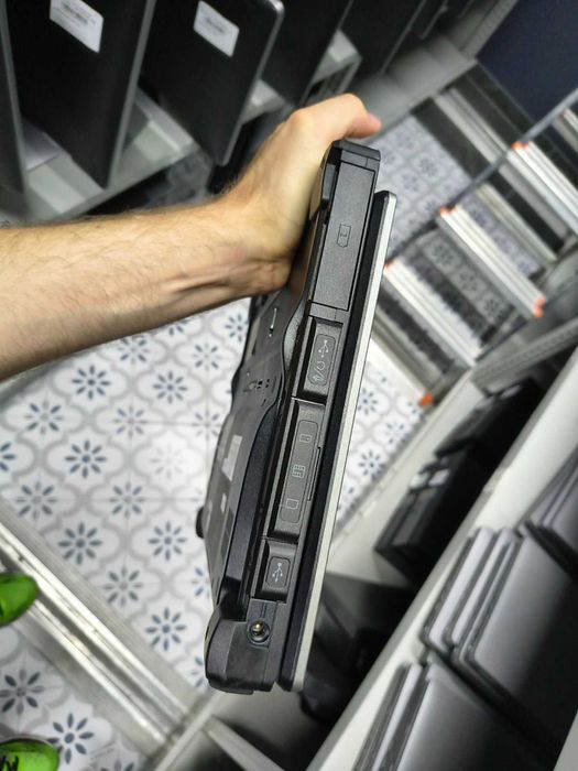 Getac S410 — це міцний професійний ноутбук для складних умов роботи.