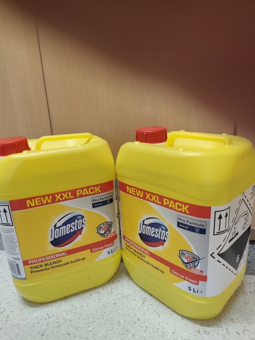 Plyn do WC Domestos 2 baniaki po 5 litrów