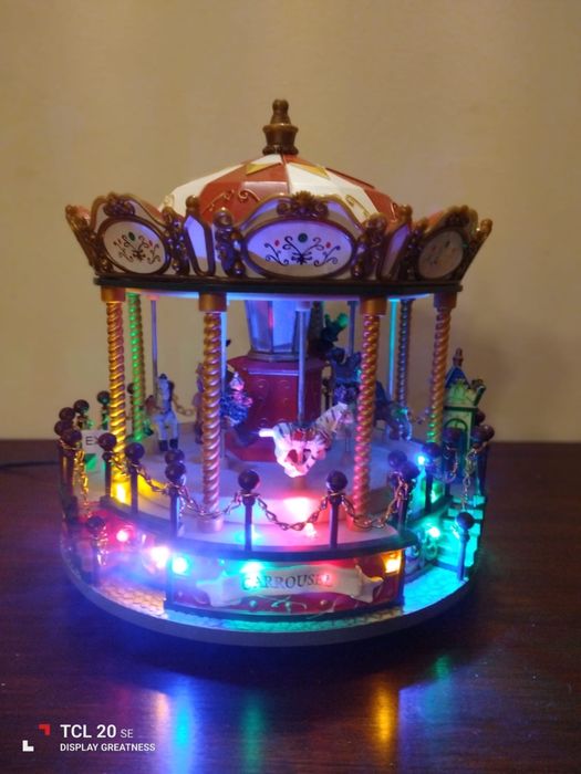 Carrocel natalício com luz