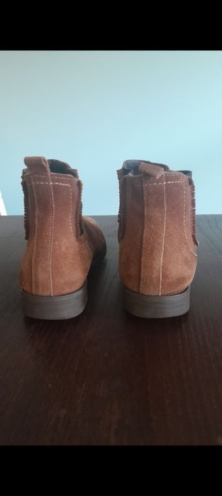 Botas pelo tornozelo de camurça castanhas