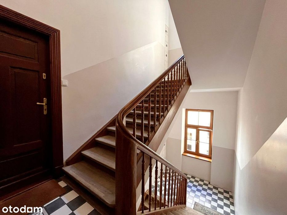 Piękne mieszkanie w kamienicy przy Koszykowej