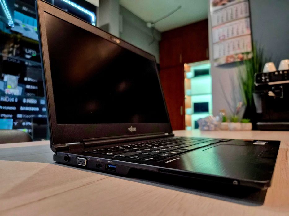 Fujitsu LifeBook U748, intel i7, 8gb ram, SSD, FullHD, Windows 11