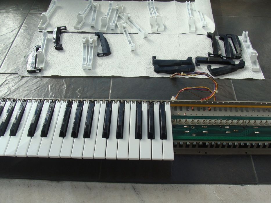 Reparação/revisão/restauro sintetizadores Korg,Yamaha e Roland 70s 80s
