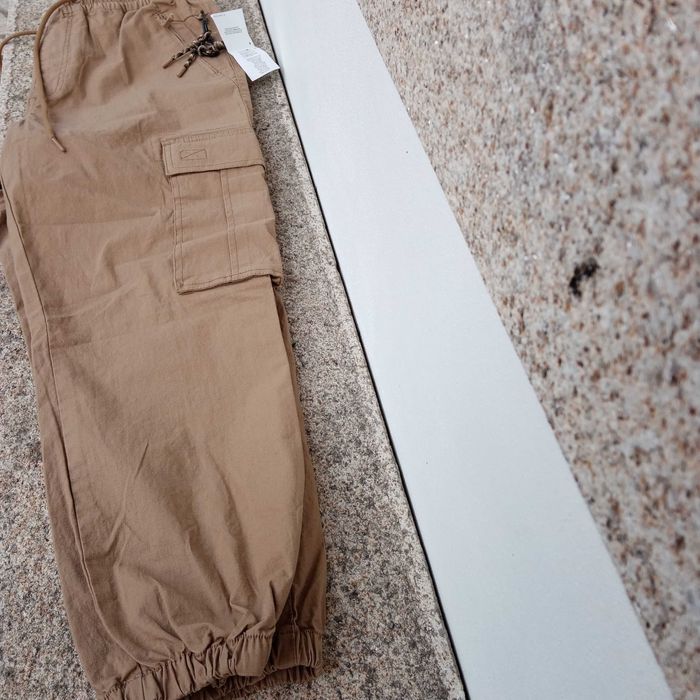 Calças desportivas novas