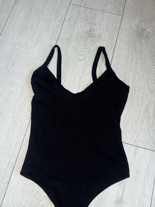 Body czarne na ramiaczkach