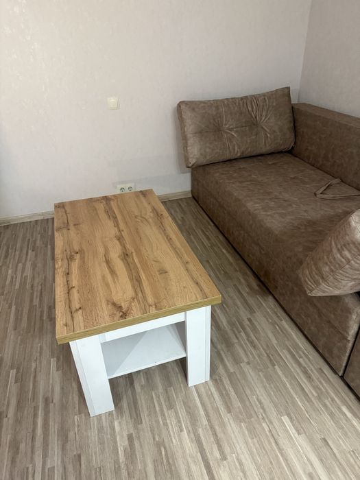 Стіл для вітальні, журнальний столик