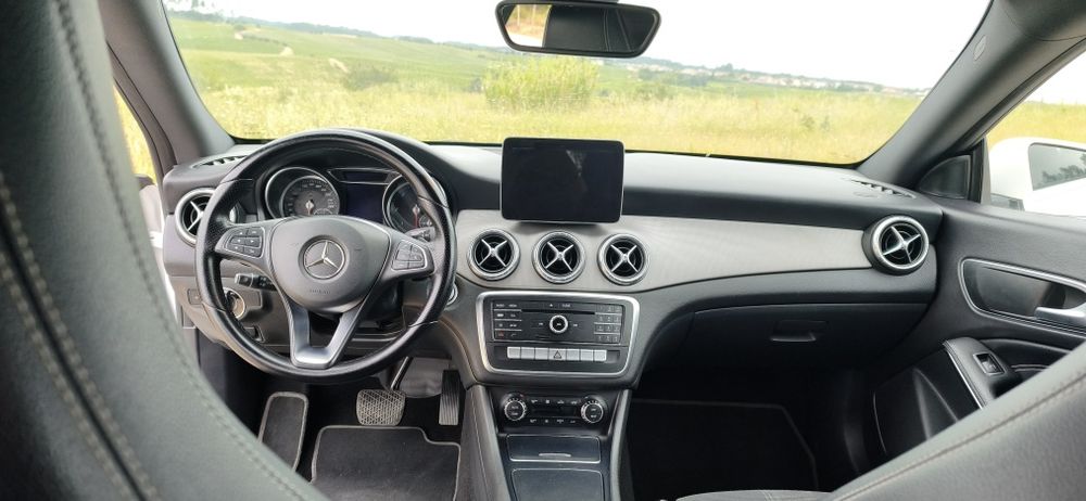 Mercedes-Benz  CLA 180 d