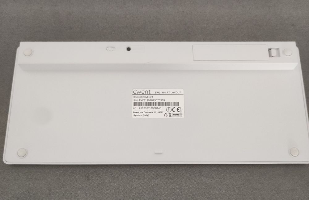 Teclado Bluetooth extra fino e compacto