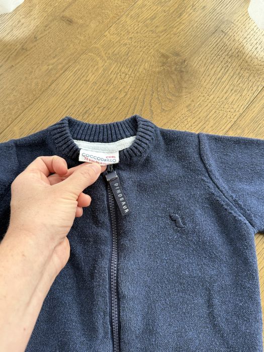 Sweter Coccodrillo 74 cienki zapinany na zamek dla chłopca granatowy