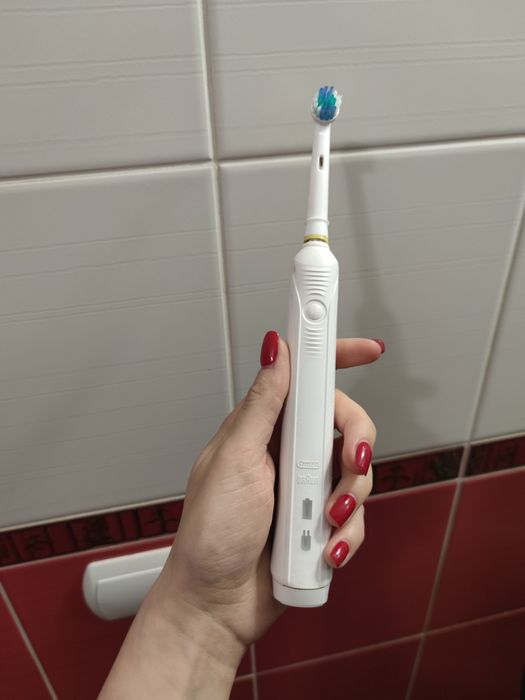 Продам зубну щітку