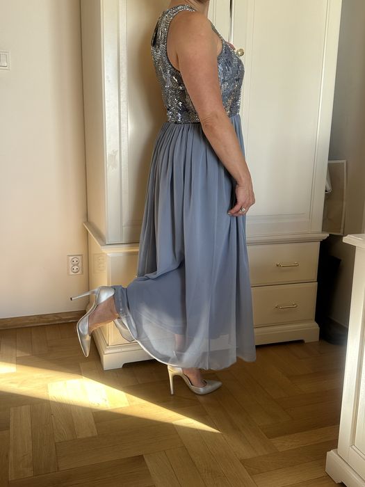 Elegancka sukienka z cekinami