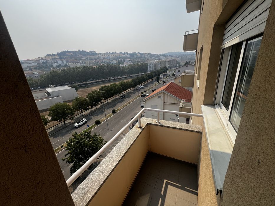 ÚLTIMO disponível Apartamento quarto Bragança frente ao IPB