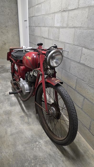 Motocykl z lat 50 zabytkowy klasyczny oldtimer