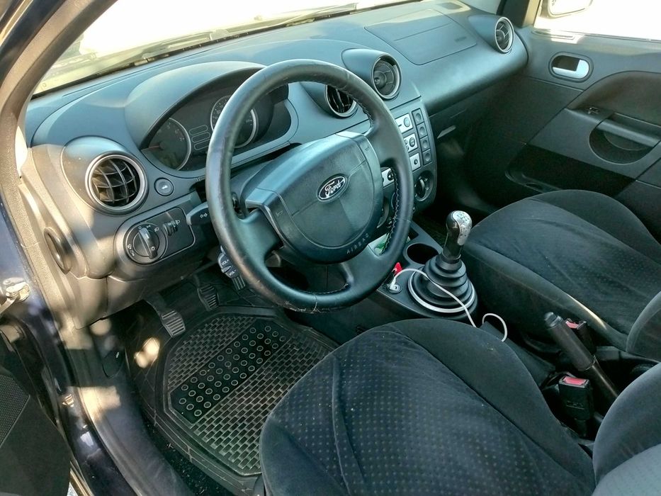 Ford fiesta 2004 — photo 4