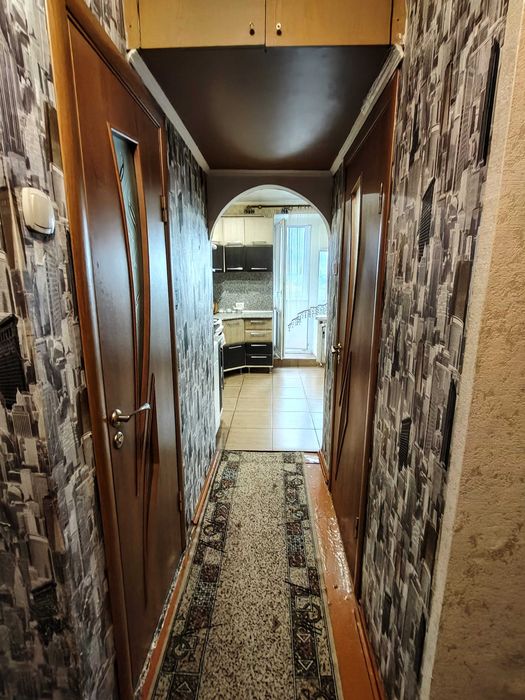 Велика трикімнатна квартира з автономним опаленням в районі цукрового