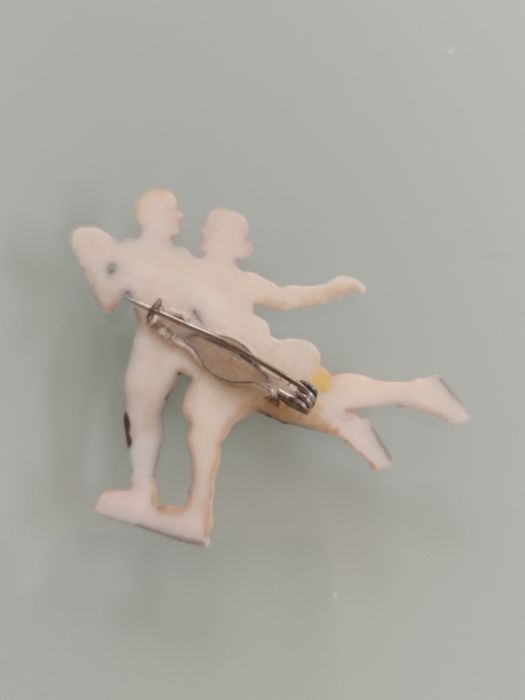 Lindos broche antigo de celulóide. Estado muito bom