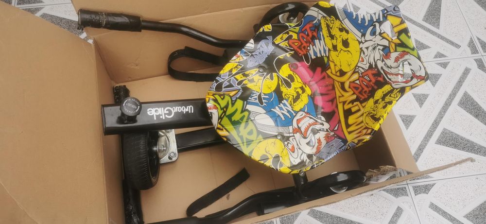 Hoverboard e cadeira em caixa