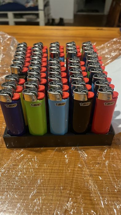 Isqueiros bic variados