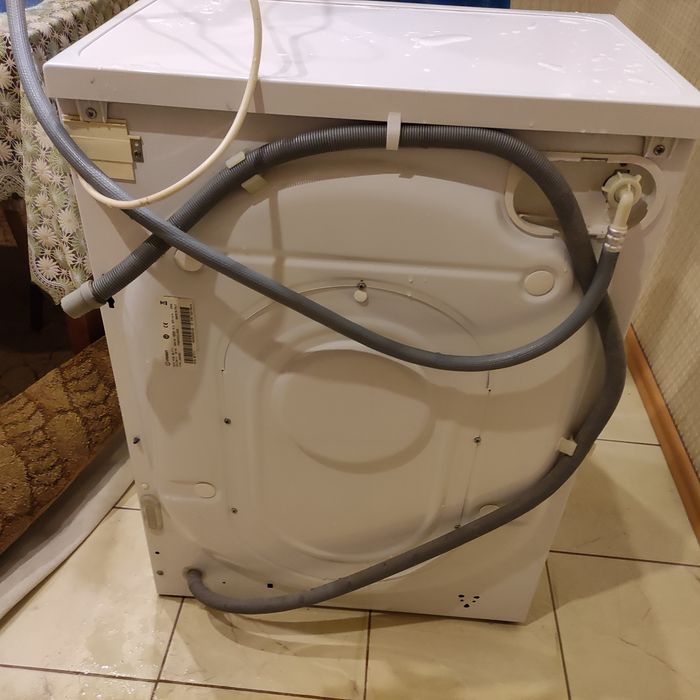 Пральна машинка Indesit WISL85X